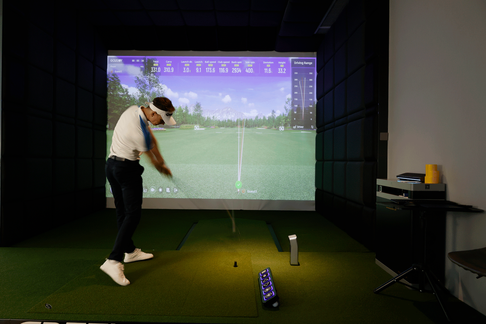 How to Improve Your Golf Skills with Launch Monitors and Home Golf Simulators